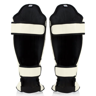 Schienbeinschoner Fairtex Wettbewerb SP5 mit weißen Fußstützen