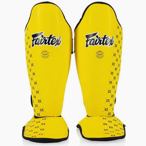 Schienbeinschoner Fairtex Wettbewerb SP5 mit gelben Fußschutz