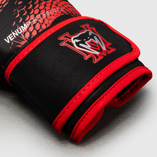 Boxhandschuhe Venum Matupa Schwarz-rot-Combat Arena