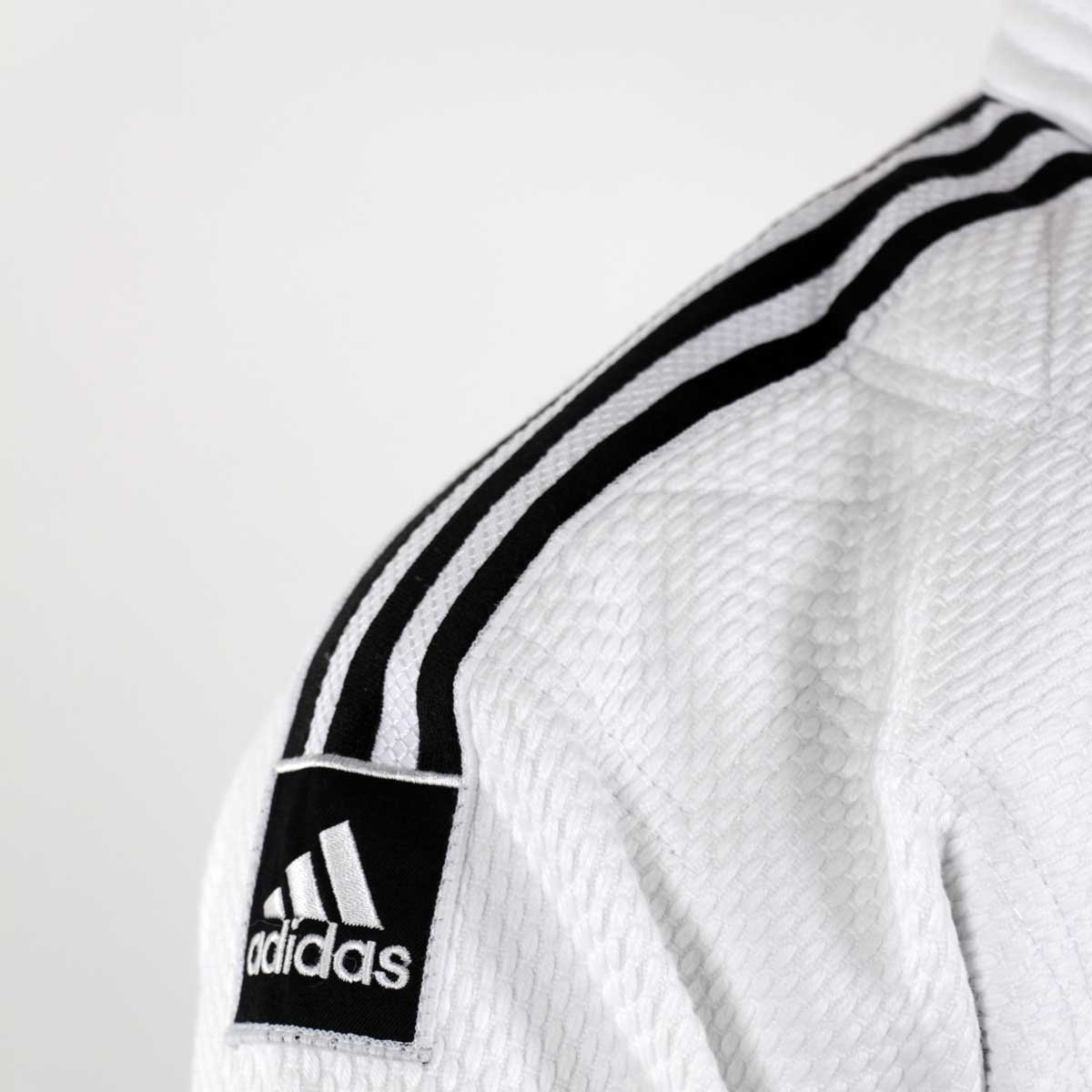 Judogi Adidas J730 Champion II IJF Slimfit mit Streifen Combat Arena