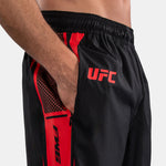 Trainingshorts Venum UFC Fight Week Unity Schwarz-Rot 