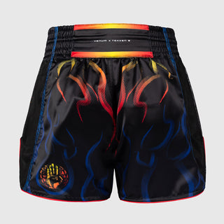 Shorts kick-thai Venum Tekken 8 Yoshimitsu Schwarz-orange 