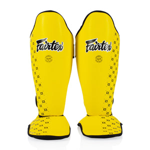 Schienbeinschoner Fairtex Wettbewerb SP5 mit gelben Fußschutz 