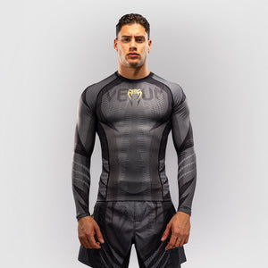 Rashguard Venum Galactic 3.0 lange Ärmel Schwarz-Gold-Combat Arena