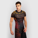 Rashguard Venum Quetzal Fury Kurzarm Schwarz-Rot 
