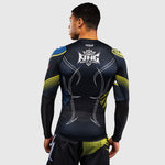 Rashguard Venum Tekken 8 King langärmlig Schwarz-Gelb 