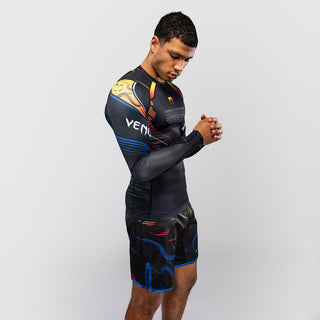 Rashguard Venum Tekken 8 Yoshimitsu Langarm Schwarz-Orange 